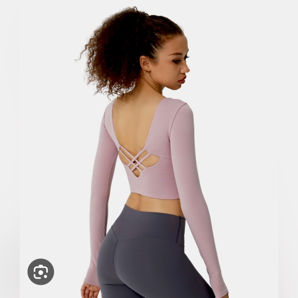 Halara Scoop Neck Thumb Hole Backless Crisscross Cropped Sports Top
